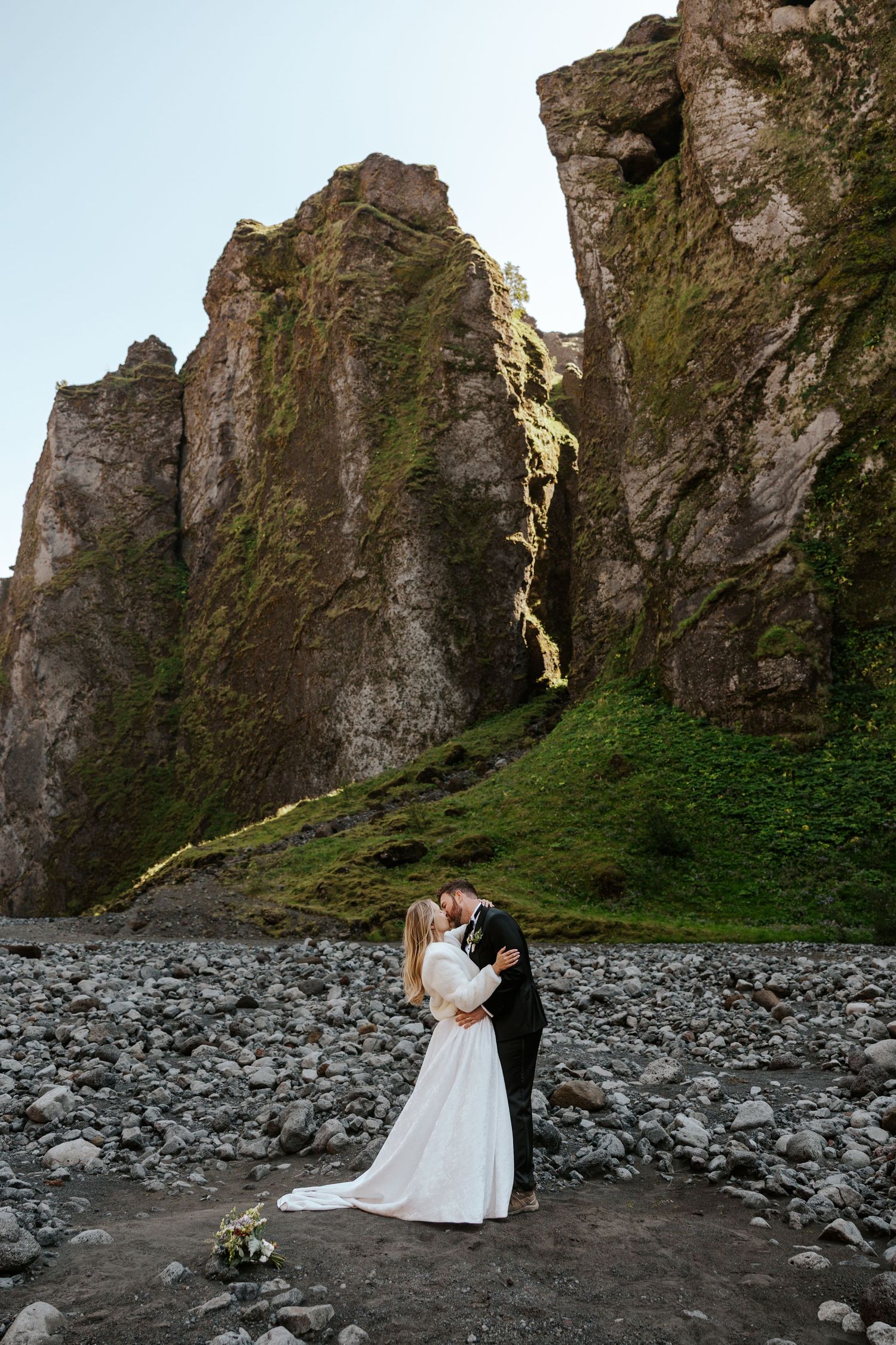 bride and groom kissing in a canyon in Thórsmörk