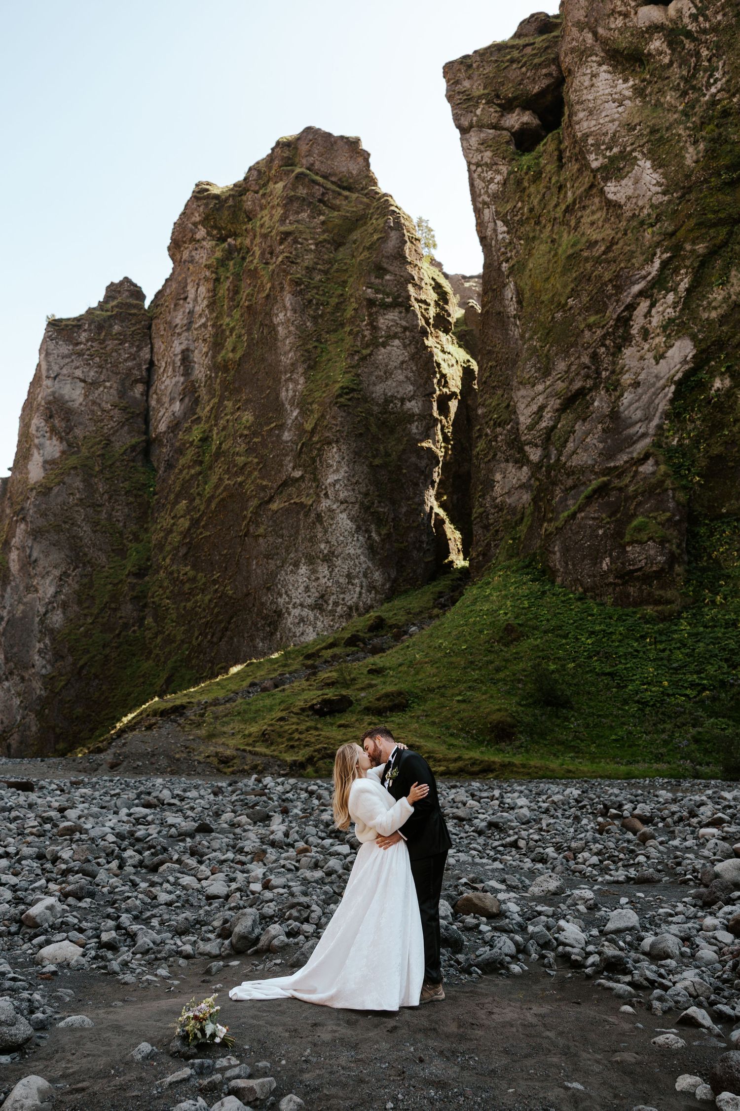 bride and groom kissing in a canyon in Thórsmörk