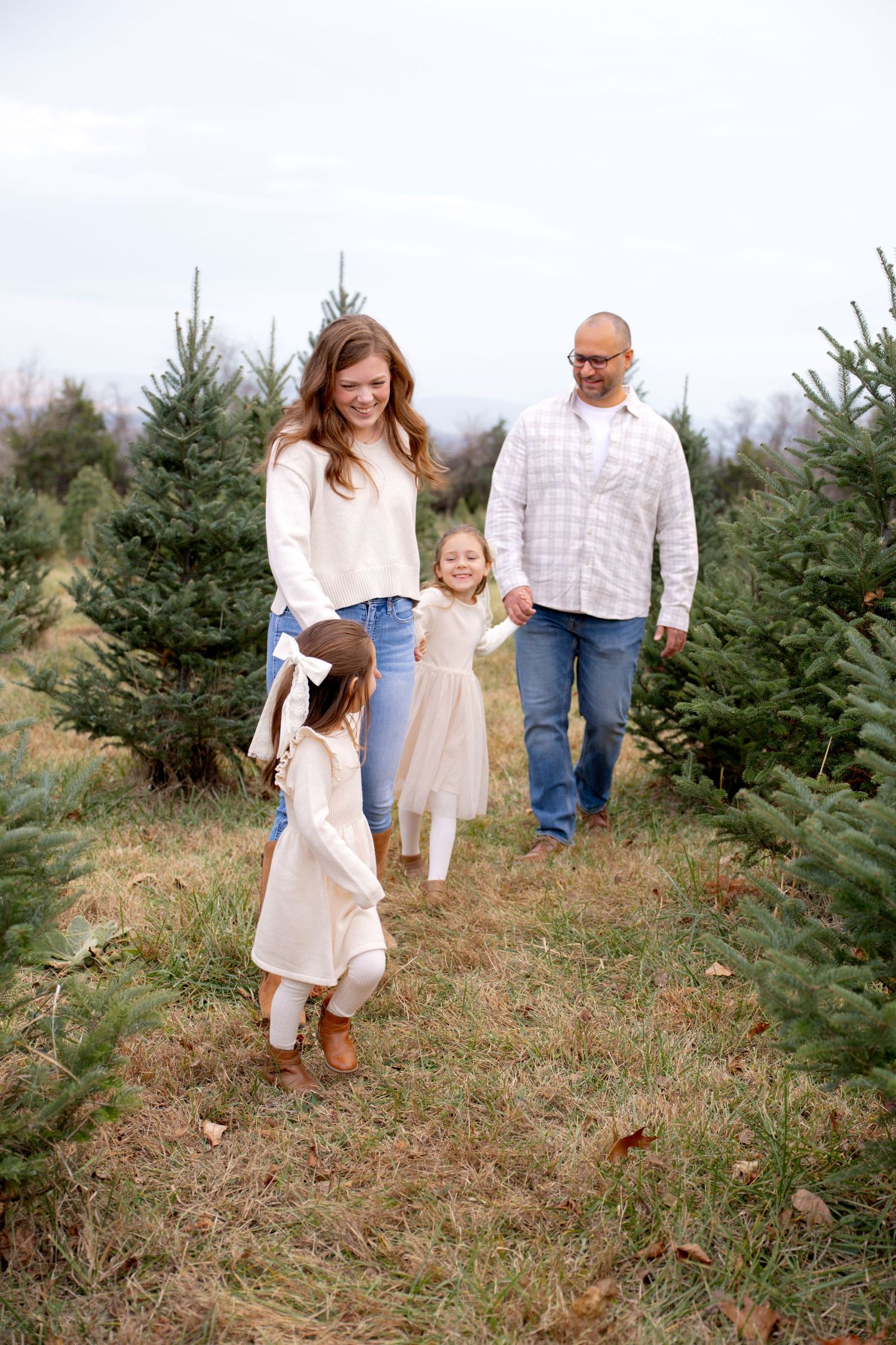 Waynesboro, Virginia family photographer capturing festive holiday photos for families.