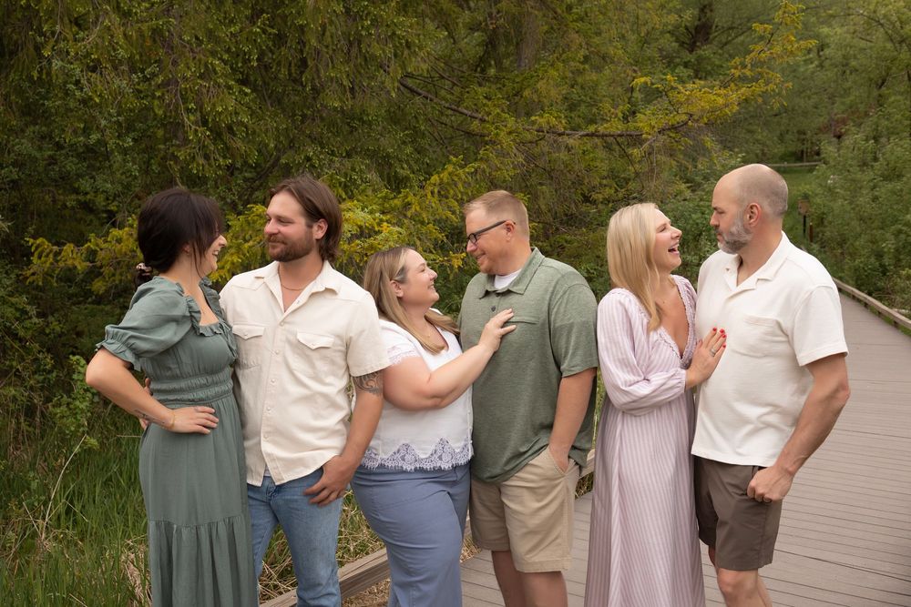 Kendall Kuss Photography Waukesha County family photographer. Extended family photos in Waukesha WI