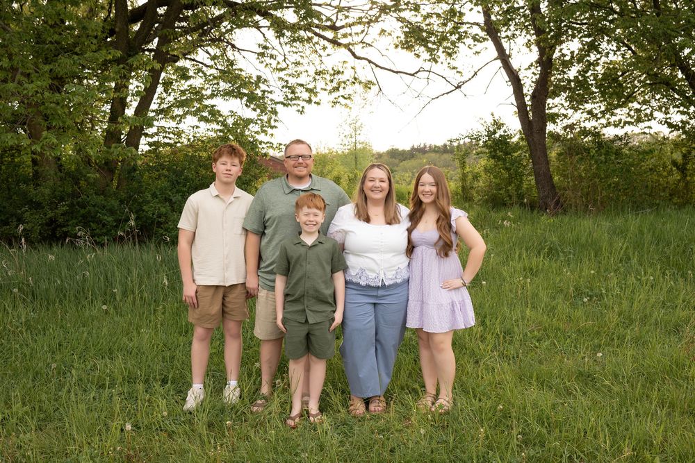 Kendall Kuss Photography Waukesha County family photographer. Extended family photos in Waukesha WI