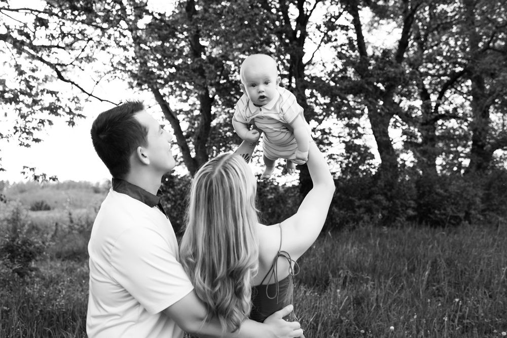 Kendall Kuss Photography Waukesha County family photographer. Extended family photos in Waukesha WI