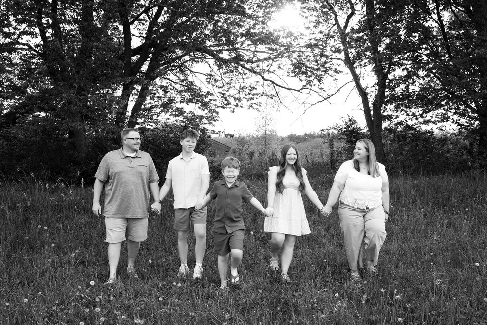 Kendall Kuss Photography Waukesha County family photographer. Extended family photos in Waukesha WI