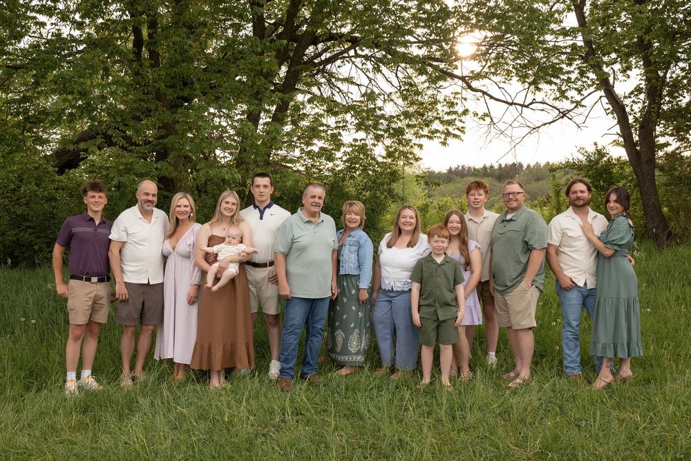 Kendall Kuss Photography Waukesha County family photographer. Extended family photos in Waukesha WI