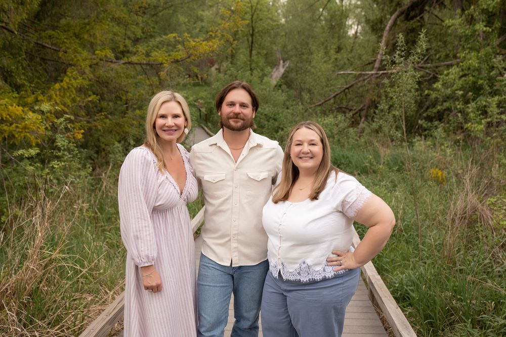 Kendall Kuss Photography Waukesha County family photographer. Extended family photos in Waukesha WI