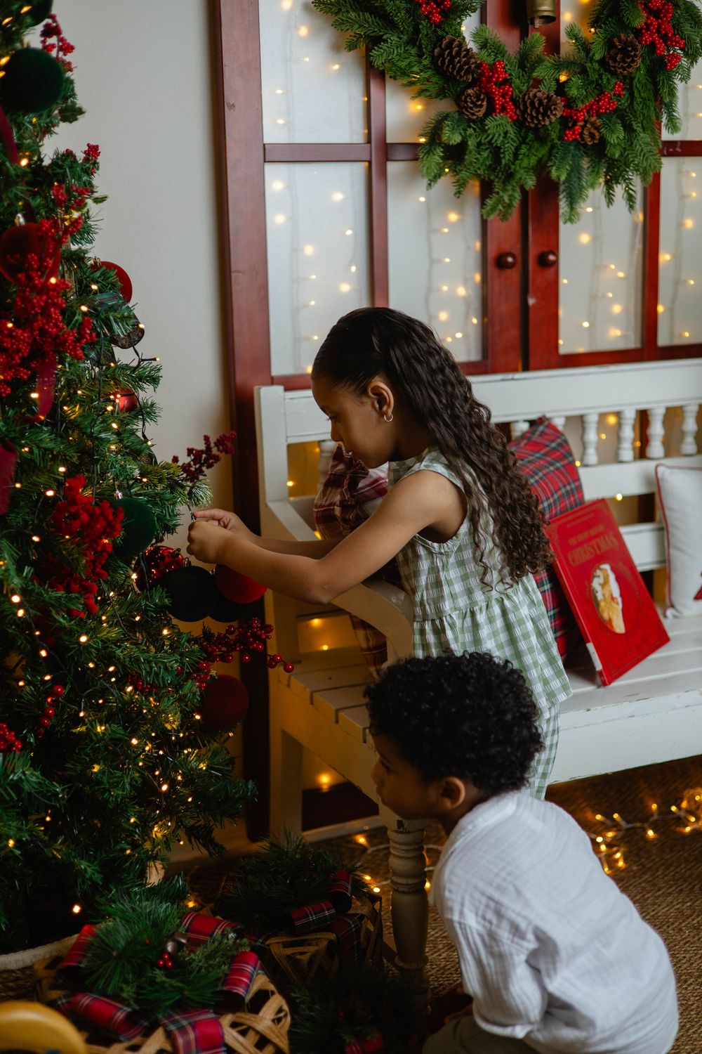 Timeless Christmas memories photographed in Punta Cana with a warm and natural approach.
