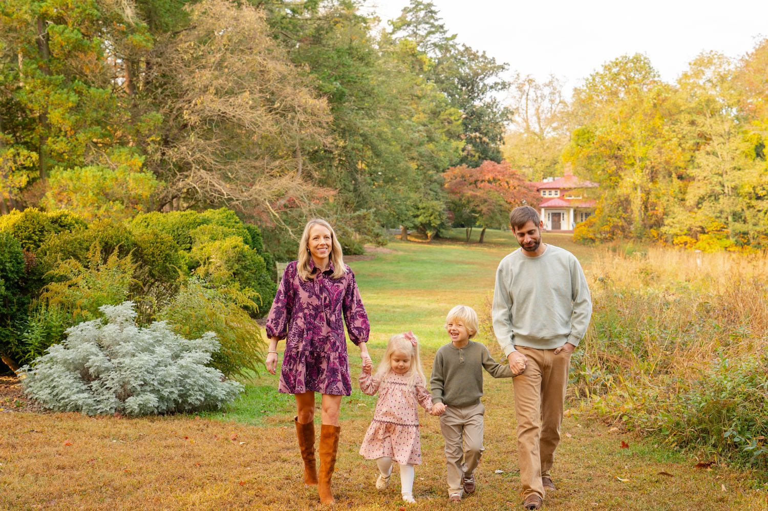 Family mini session in Northern Virginia fall foliage with two kids laughing