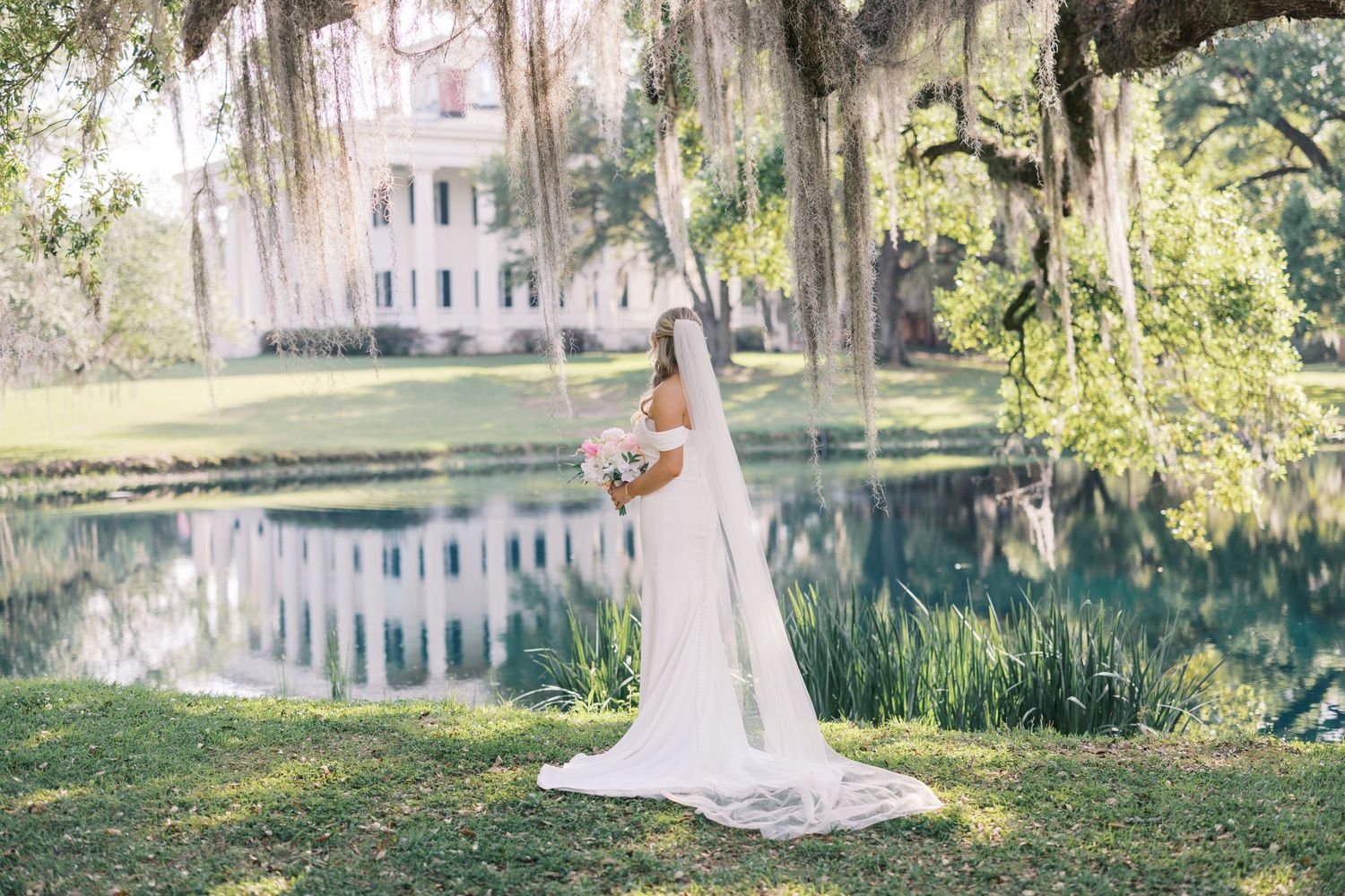 Bridal portrait at The Gilmour in Baton Rouge.