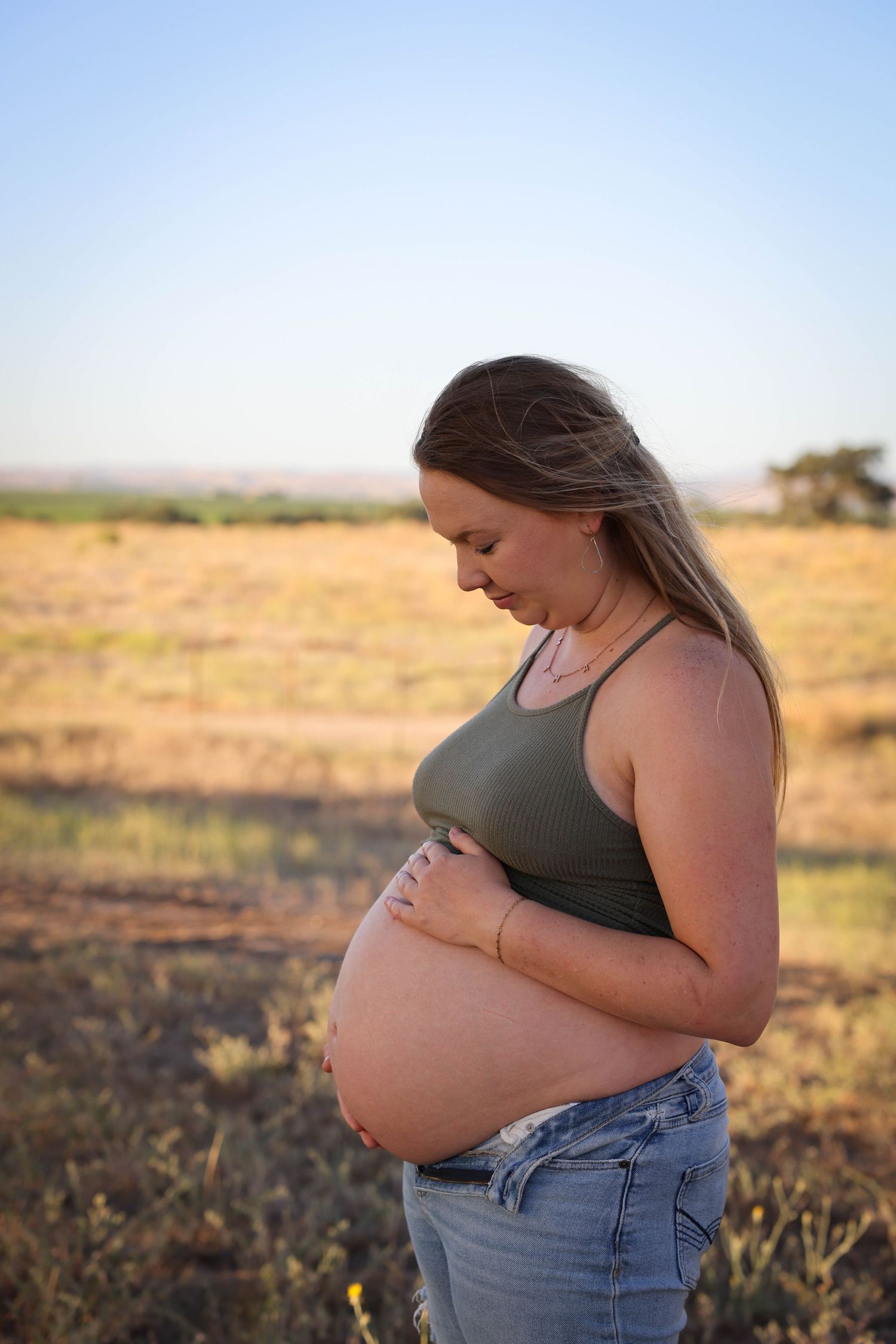 Sunset maternity photo in Paso Robles, California