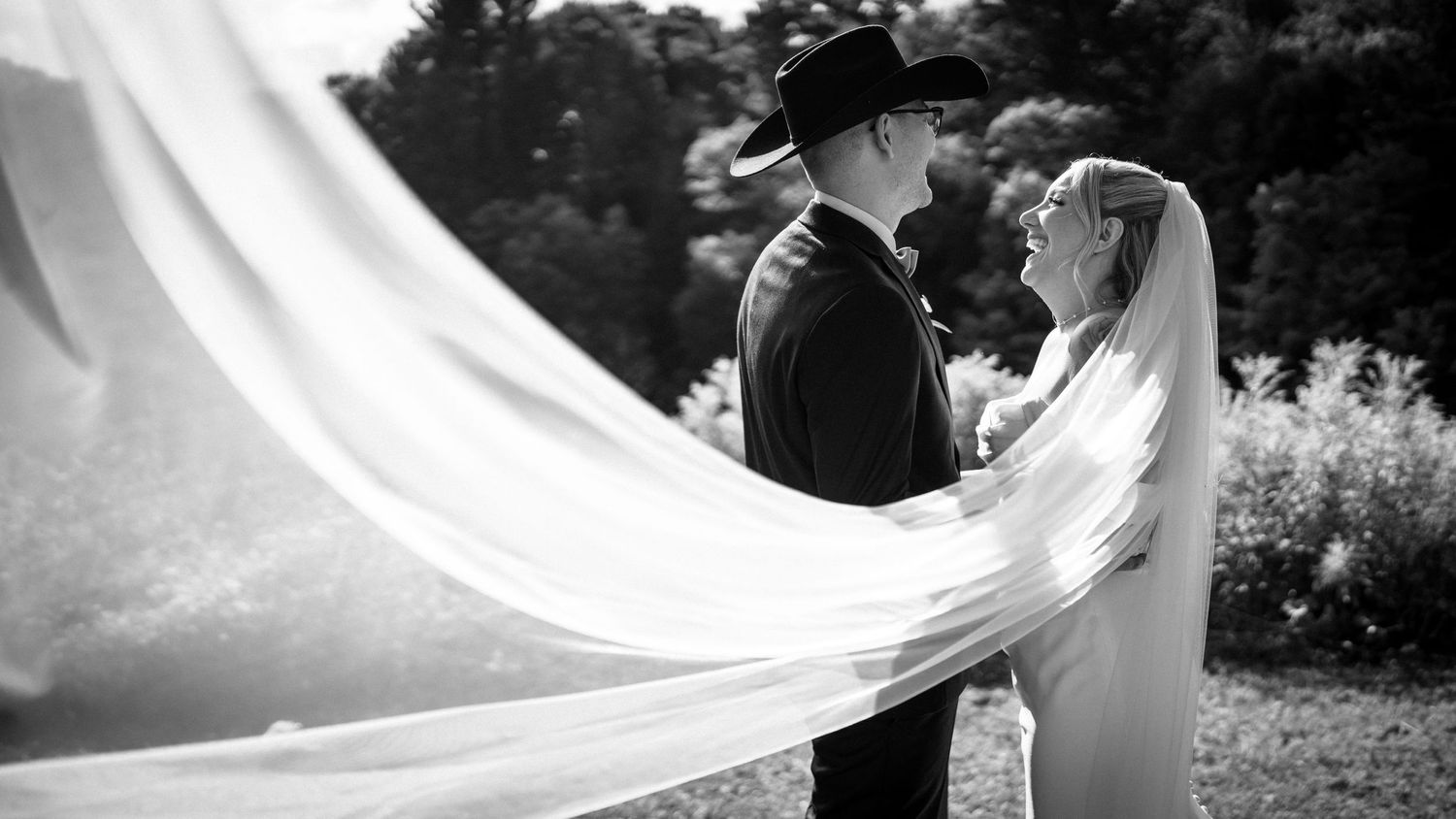 Mariage haut de gamme à Montréal au style documentaire et storytelling visuel. Mariage intime à Montréal