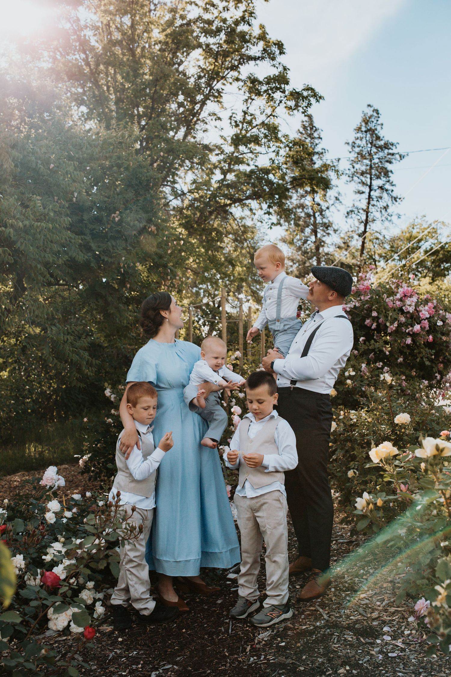 Multi-generational family photo surrounded by flowers in the South Okanagan