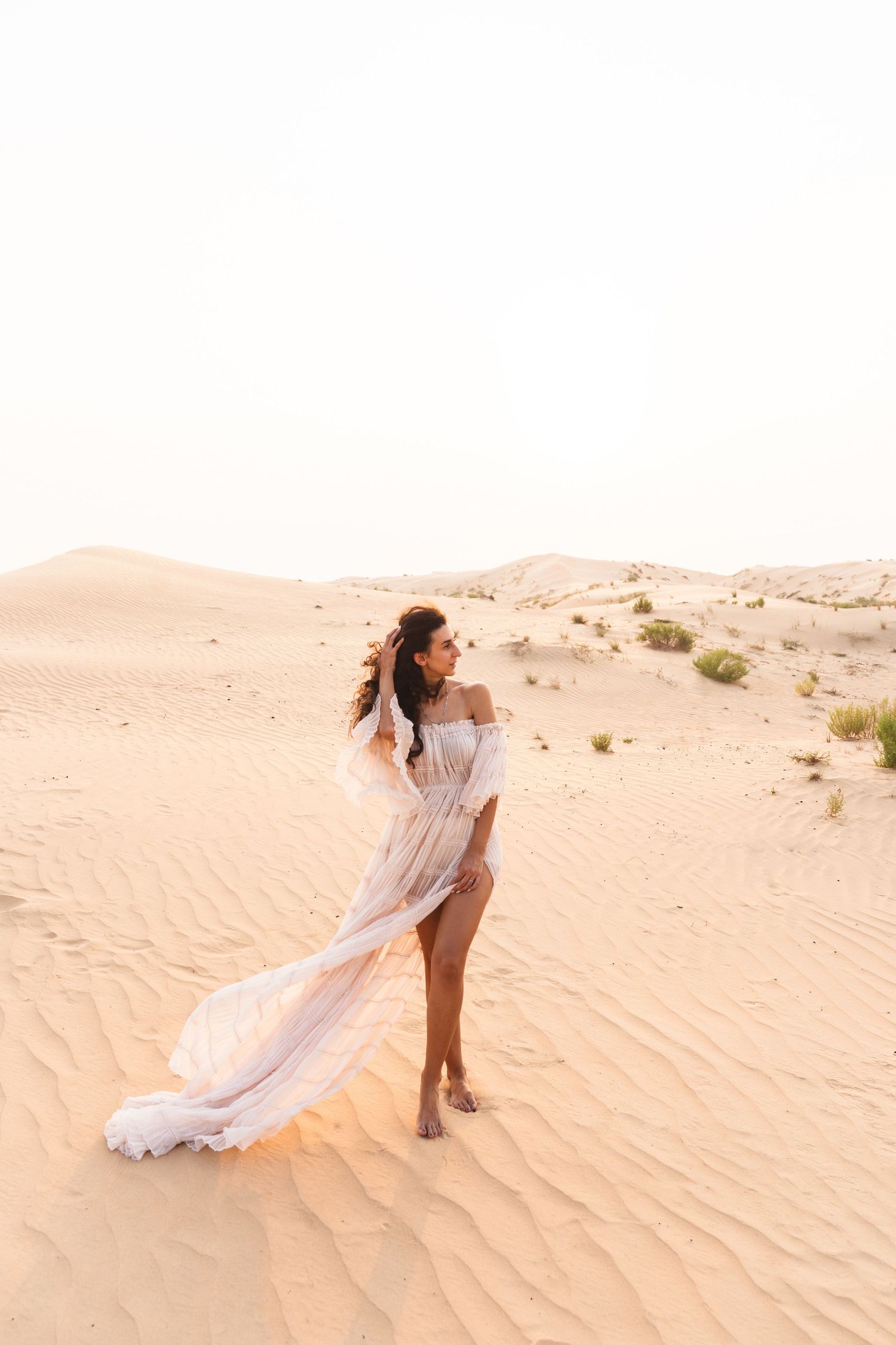 desert photoshoot in abu dhabi clinet closet options cream dress personal