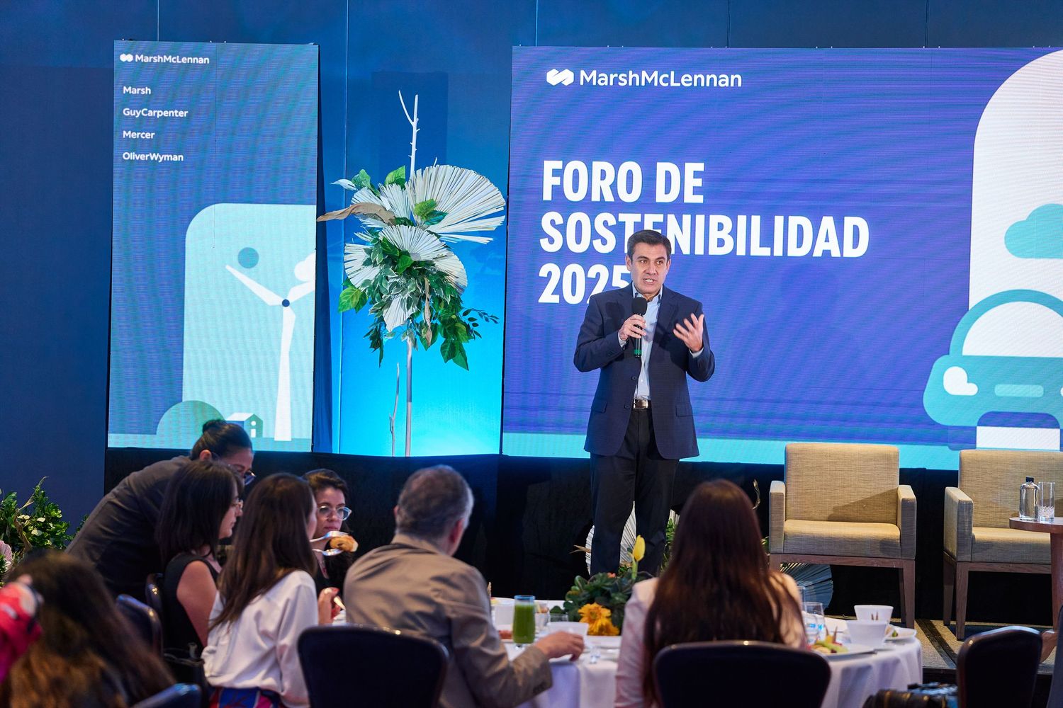 ponente principal durante evento corporativo four season