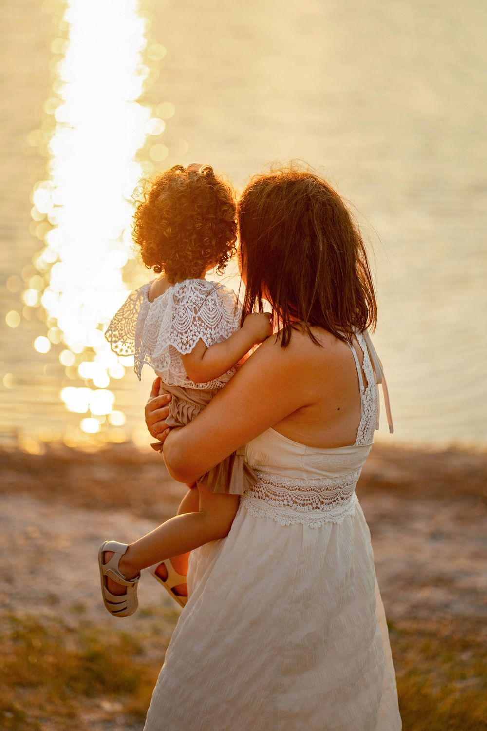 Moment de tendresse entre une maman et sa fille