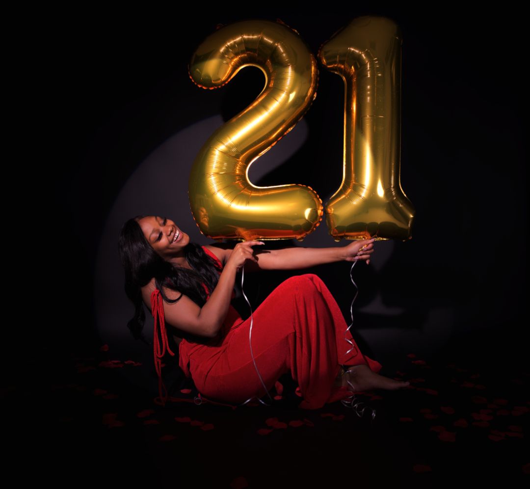 Birthday girl holding '21' balloons spotlight photo session in Griffin, GA