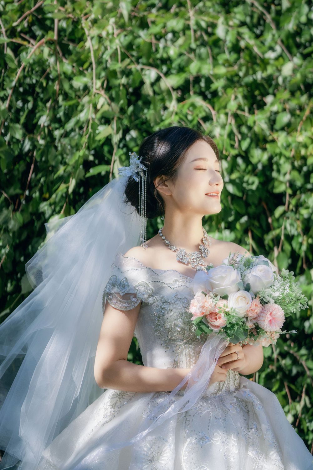 Stunning and happy couple enjoying afternoon sunlight in a natural botanical garden wedding portrait, by Imagine Image Studio Auckland.