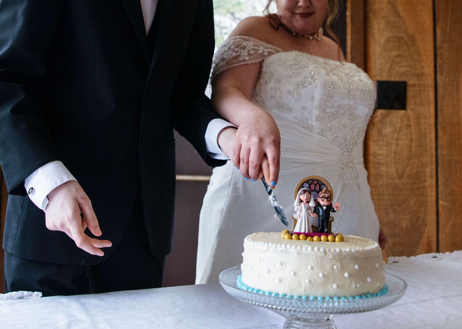 Erin and Christian cutting their wedding cake