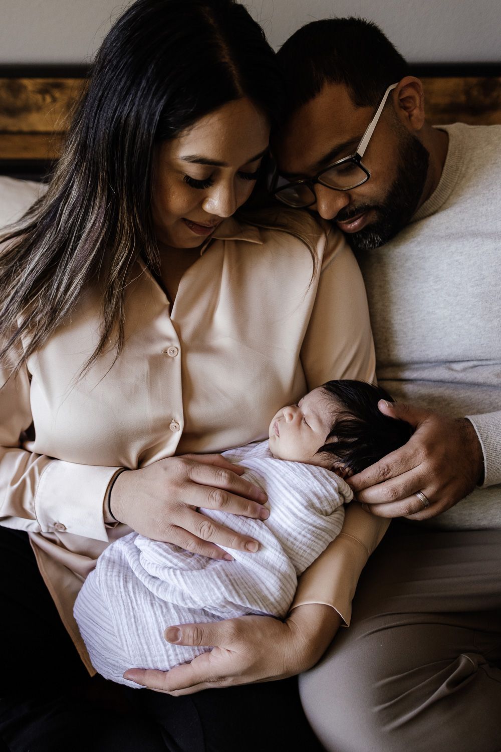 Photographer Cindy Tucey does lifestyle in-home newborn photoshoot in Truckee