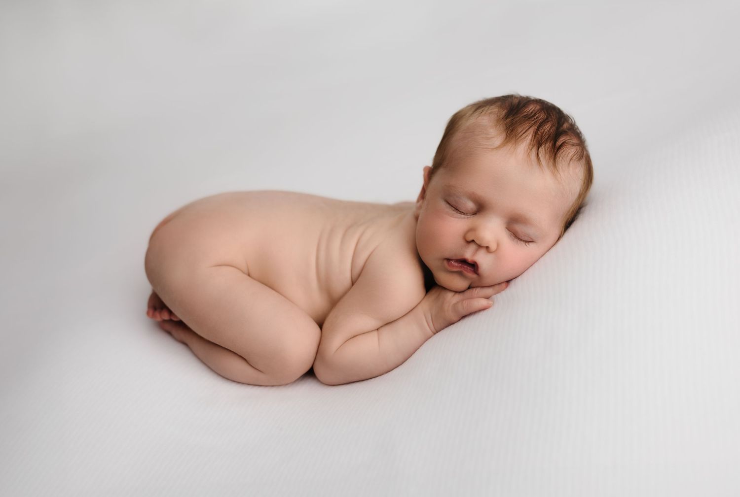 Charlottesville photographer, newborn, maternity, family, photoshoot, bum up, studio newborn