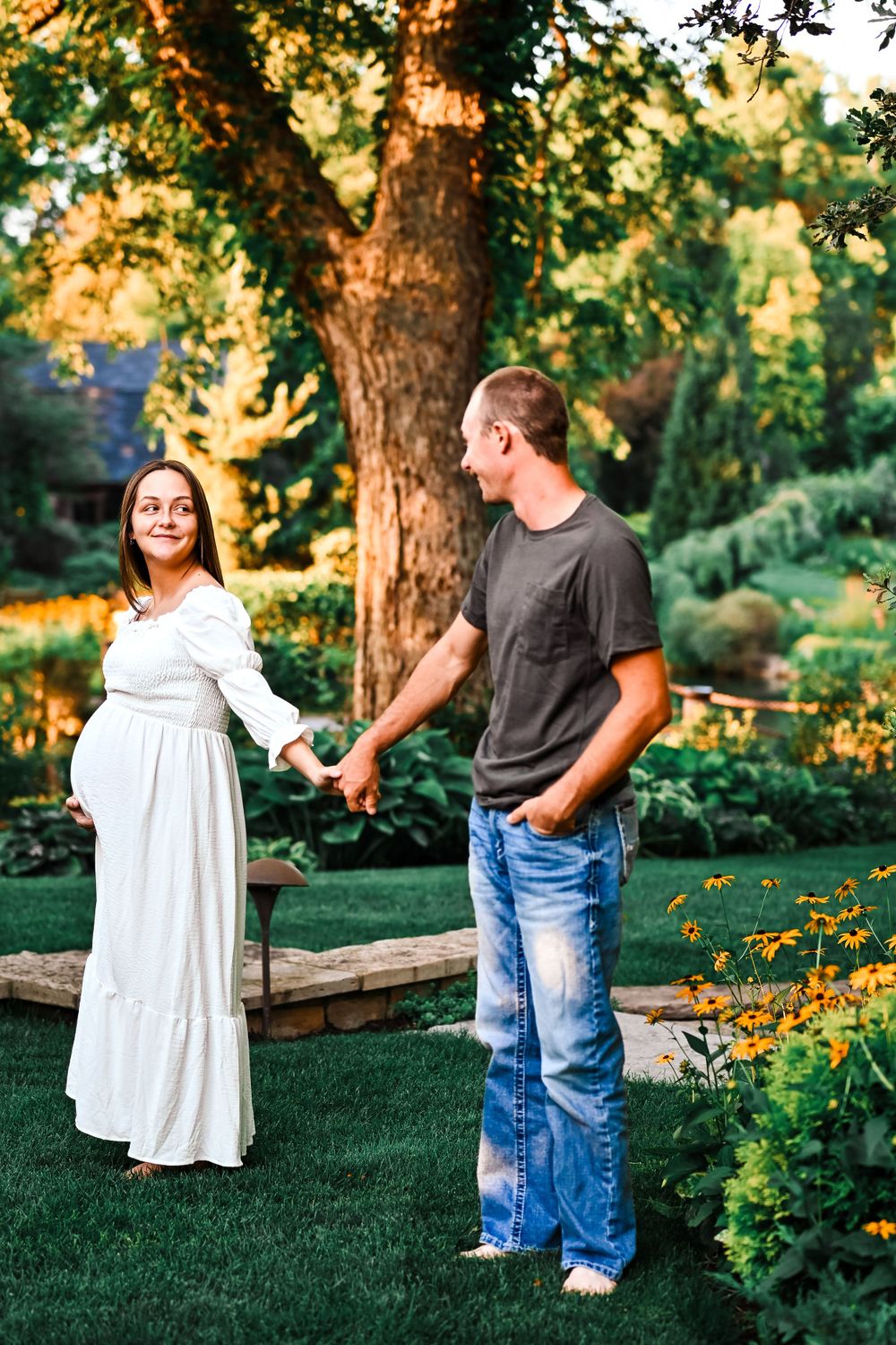 Maternity photoshoot of mamma and her significant other at Hamstra Gardens.