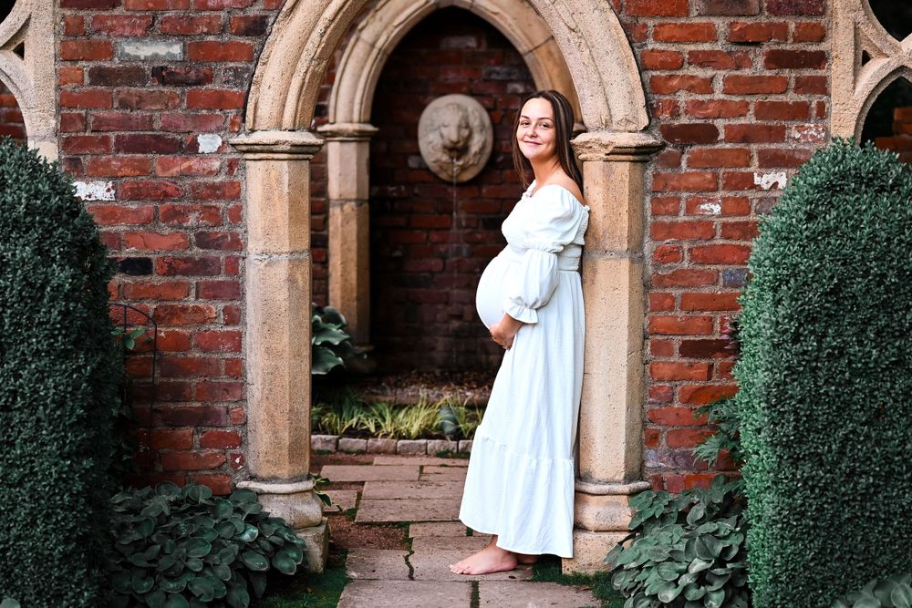 Maternity photoshoot of mamma and her significant other at Hamstra Gardens.