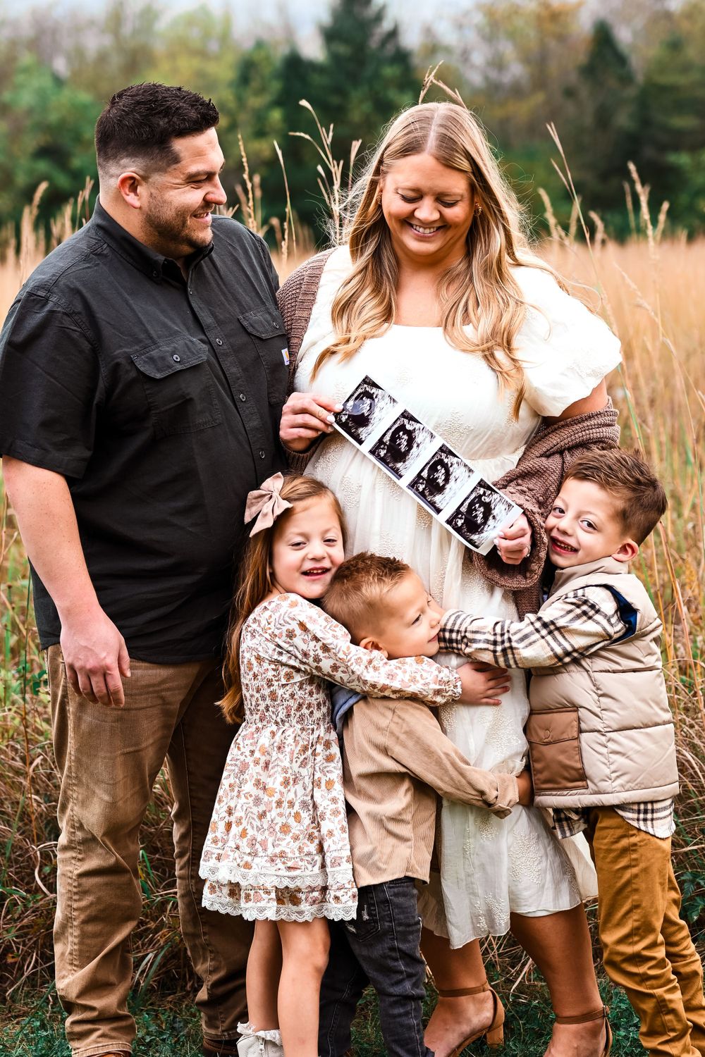 Family maternity announcing new baby in Lafayette, Indiana.