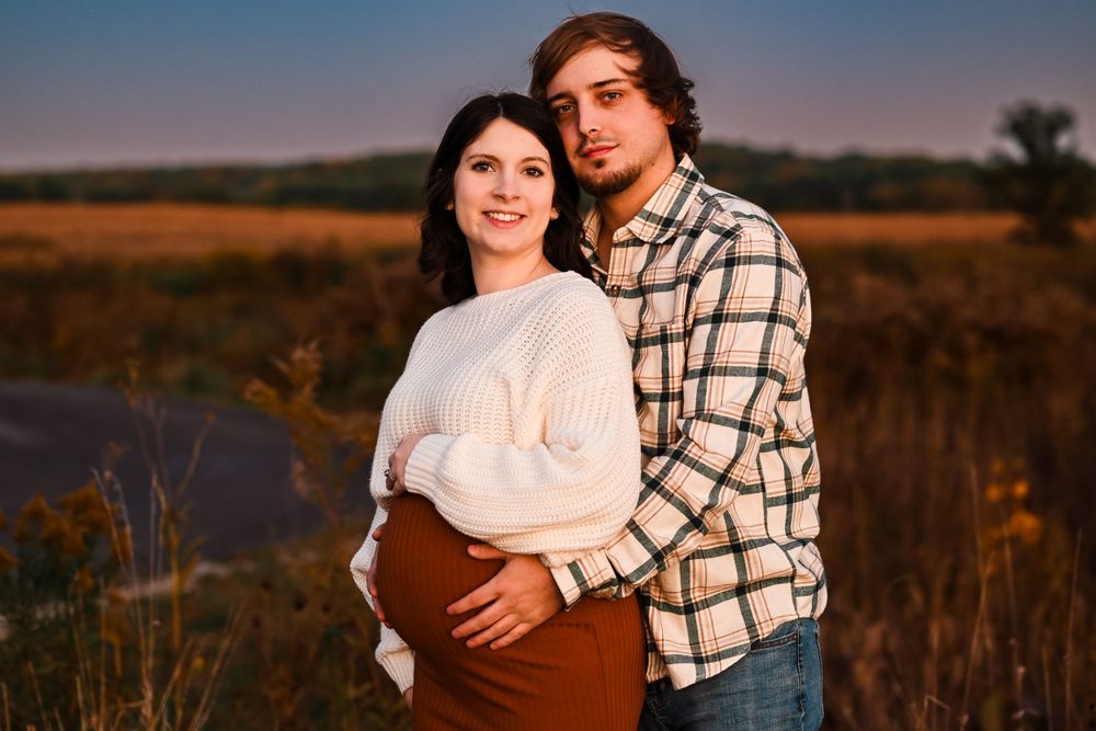 Husband and wife in maternity photoshoot.
