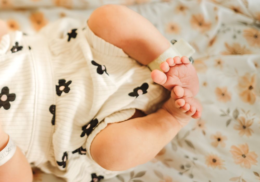 Newborn toes and details by Memorari Portrait
