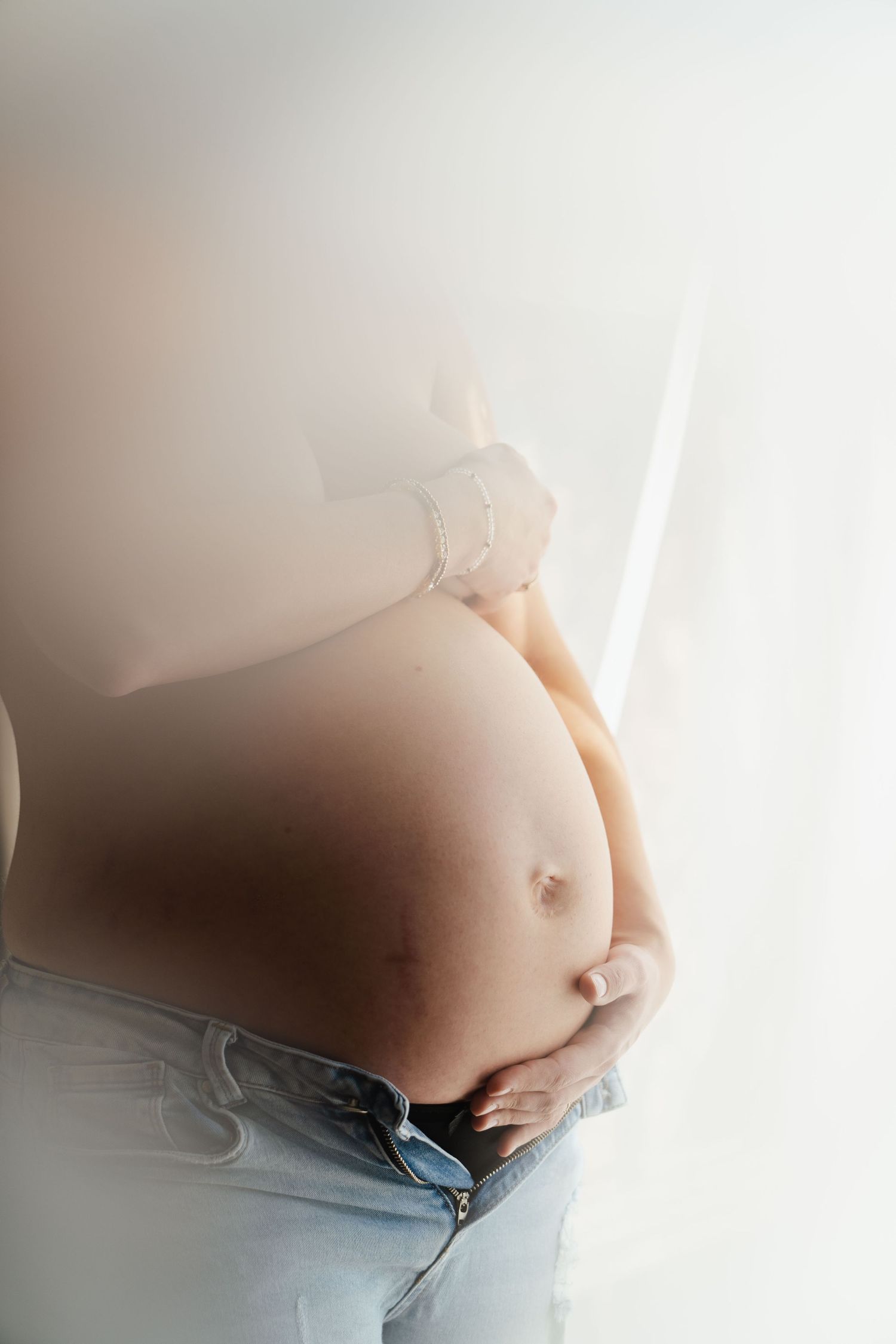 Portret vrouw, creatief portret. Zwangerschapsfotografie. Zwangerschap in Beeld. Newborn. Intiem. Boudoir fotografie. Kunst.