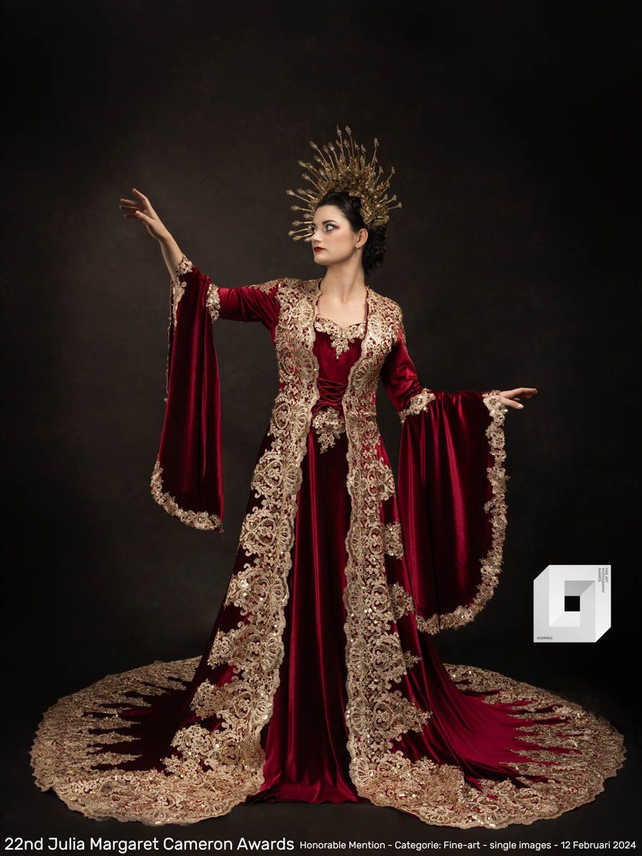 Luxe Queen for a Day portret in fine-art stijl door Memories Last Forever Fotografie