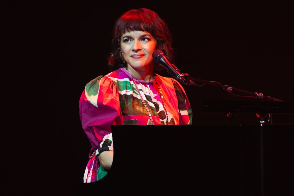 Norah jones tónleikar í hörpu
