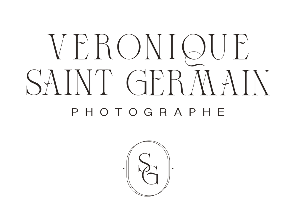 Black text logo for Veronique Saintgermain Photographe with monogram design.