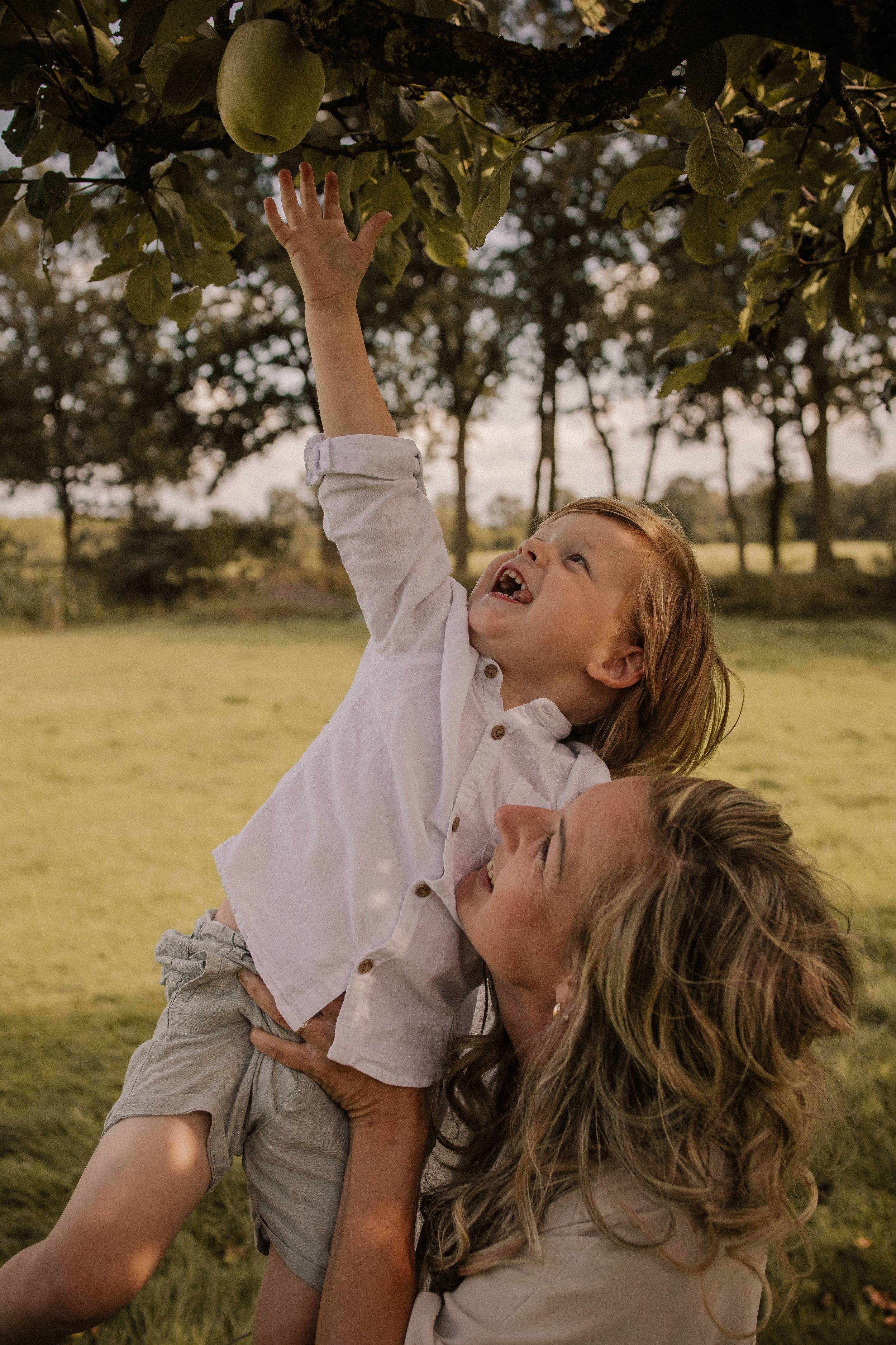Mommy & Me moeder en kind fotoshoot moederdag fotoshoot idee herinneringen moeder kind fotograaf 
puur moeder-kind moment