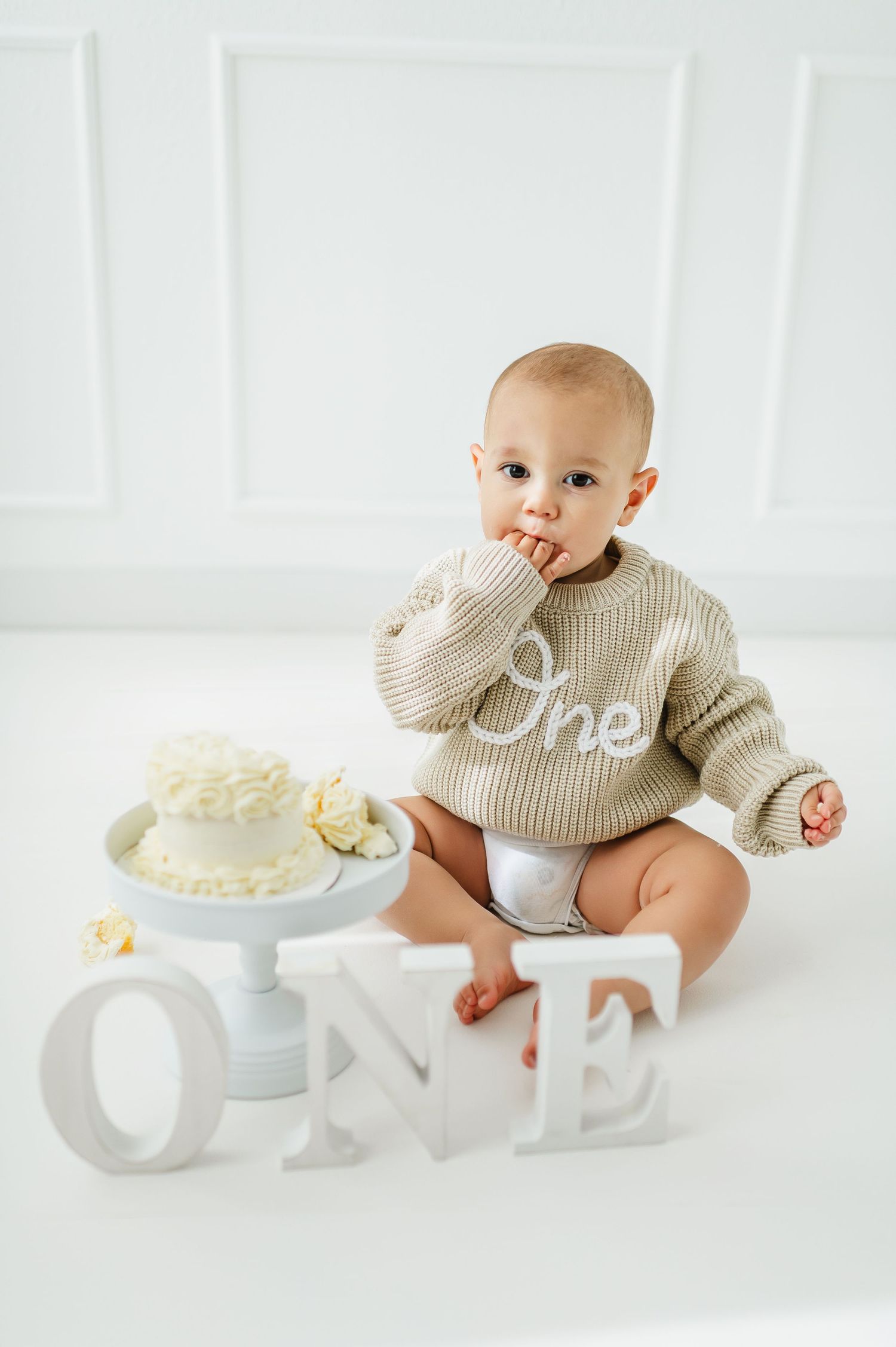 Baby milestone photographer based in Denver Colorado. Studio photos session in Centennial Colorado.