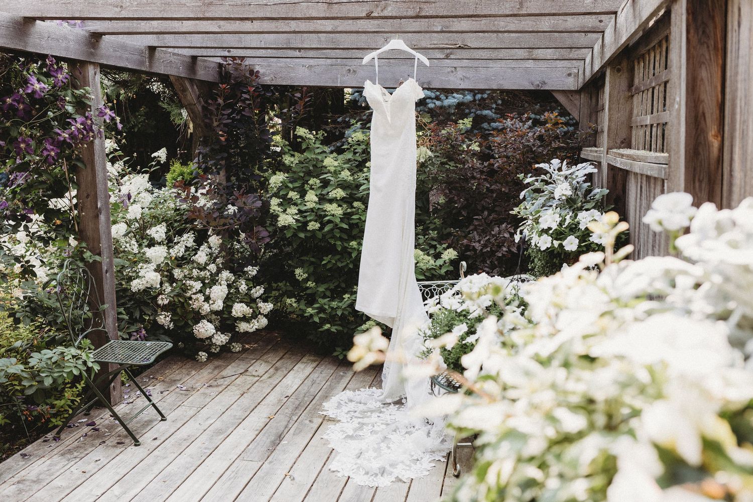 maine wedding photographer spending the day photographing a wedding day in harmony maine at a beautiful maine wedding venue