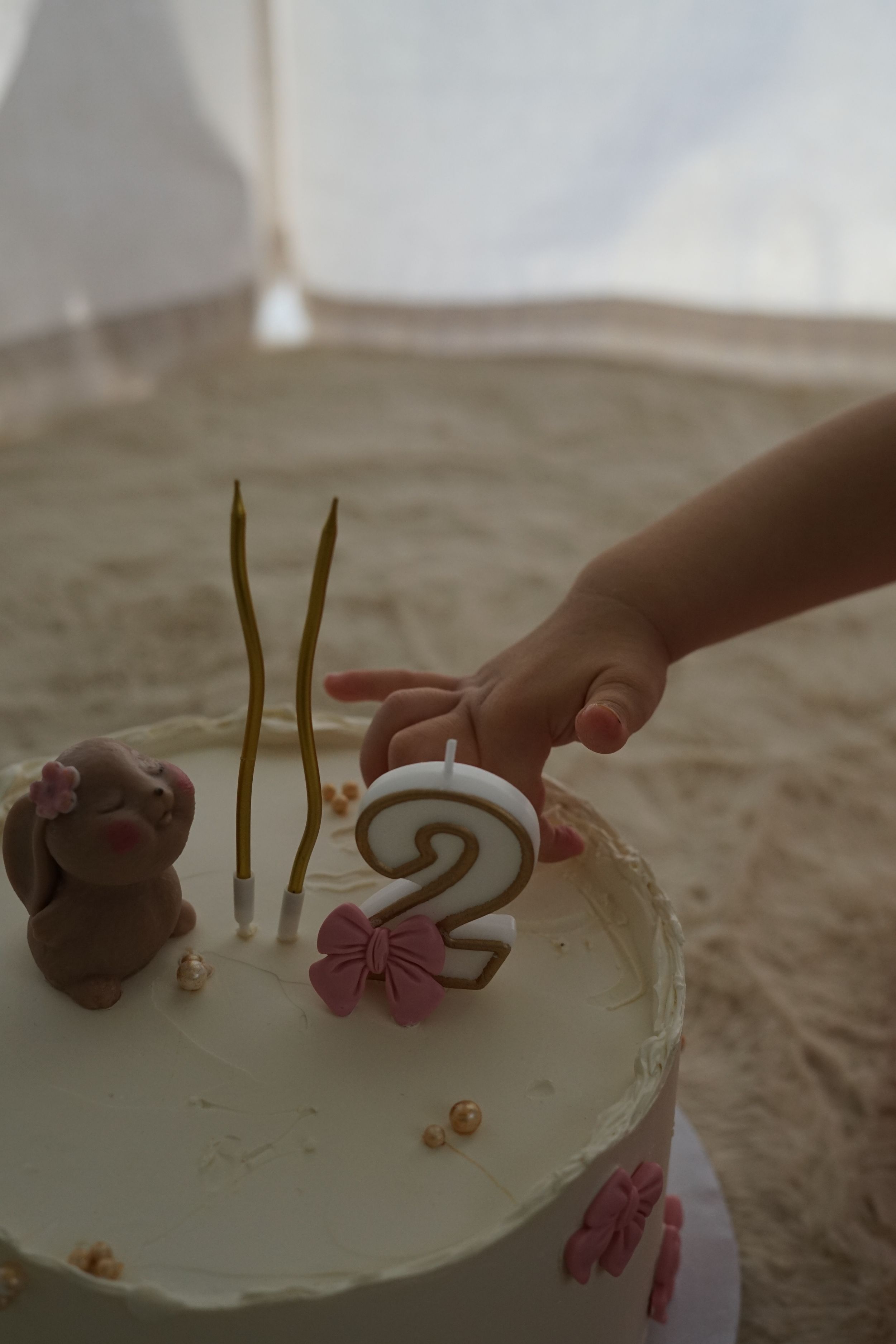 Cake Smash Fotografie zum ersten Geburtstag in Bad Krozingen, Freiburg, Müllheim, Staufen und Umgebung. Natürliche und unvergessliche Kinder