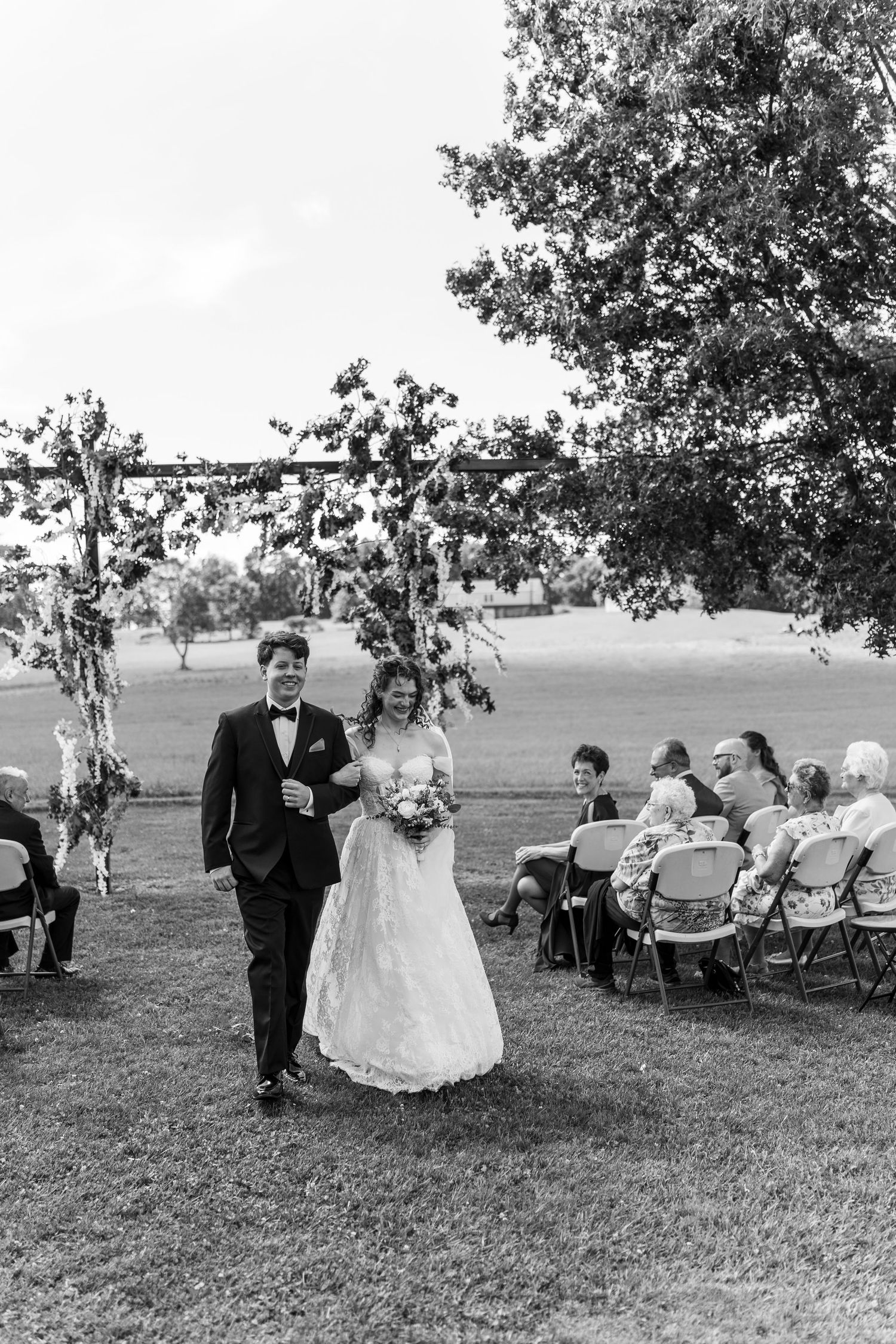 Pittsburgh Wedding photographer
Moon Township Photographer
True to color Photographer
Micro Wedding
Elopement Photographer