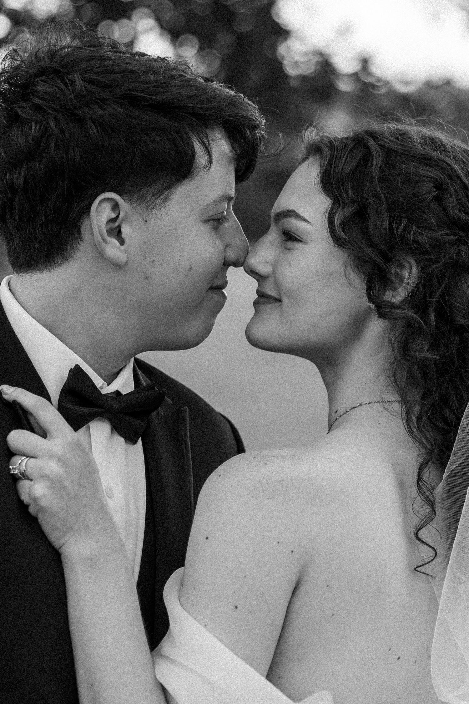 Pittsburgh Wedding photographer
Moon Township Photographer
True to color Photographer
Micro Wedding
Elopement Photographer
Grainy, Vintage