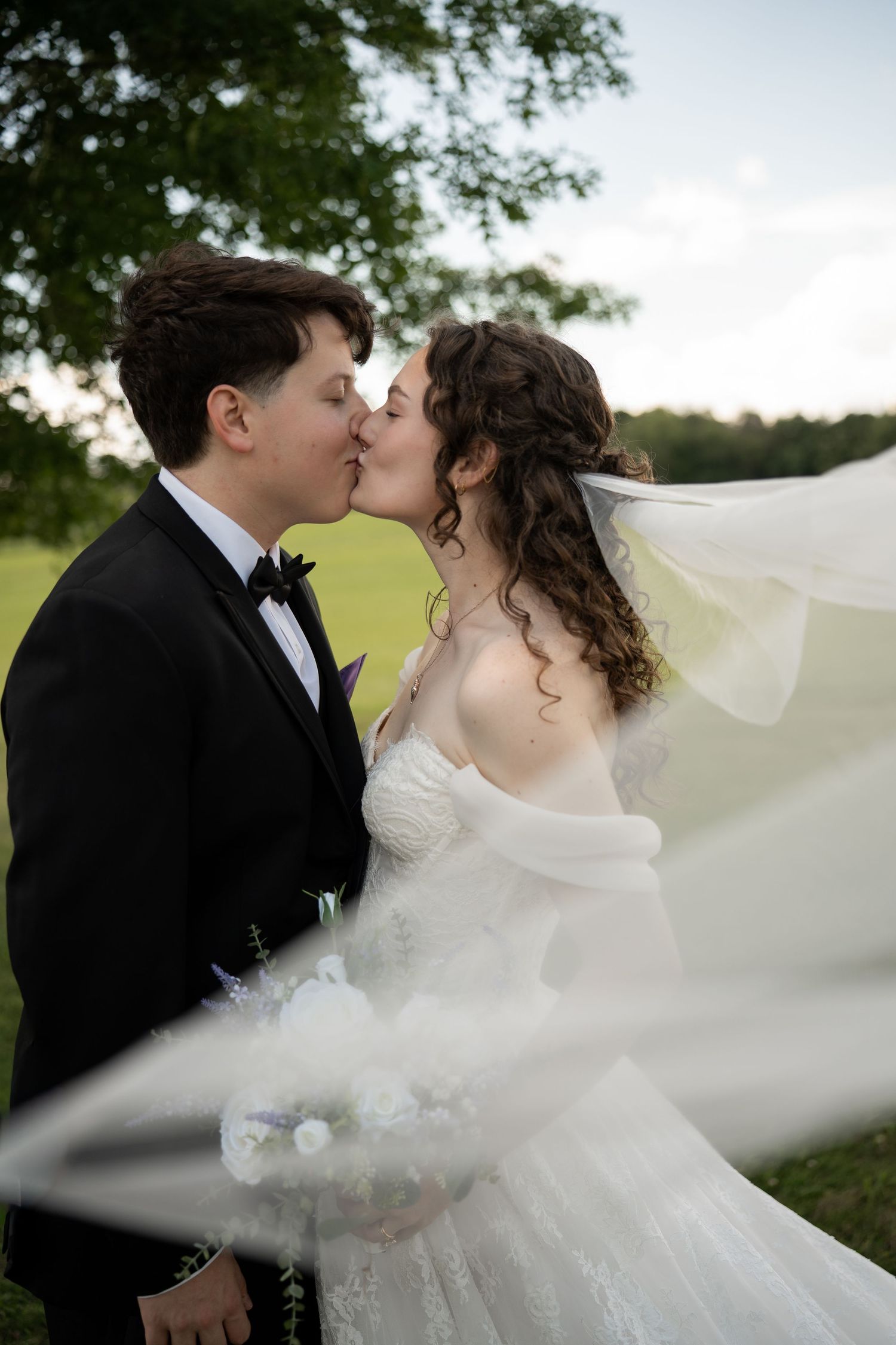 Pittsburgh Wedding photographer
Moon Township Photographer
True to color Photographer
Micro Wedding
Elopement Photographer