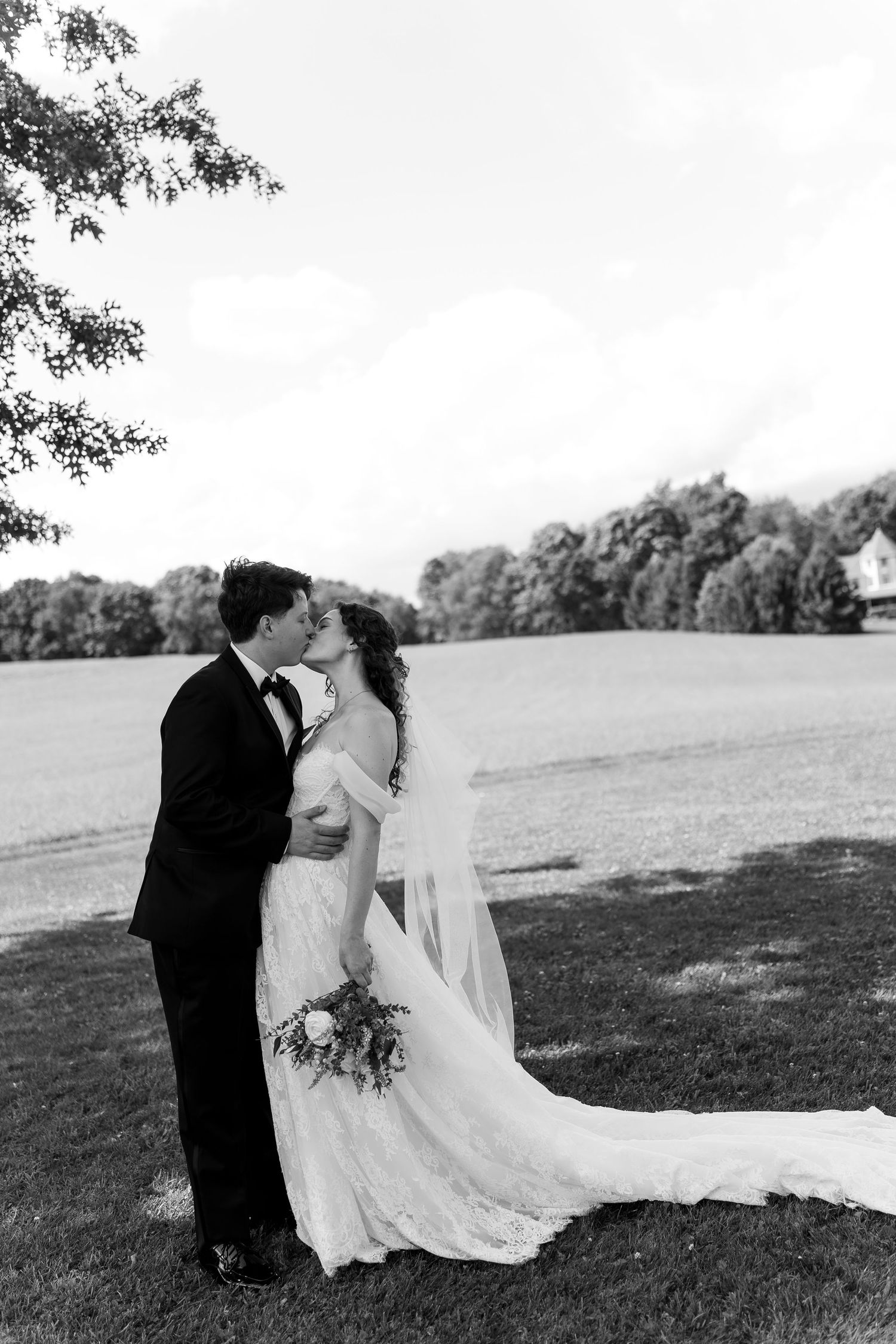 Pittsburgh Wedding photographer
Moon Township Photographer
True to color Photographer
Micro Wedding
Elopement Photographer