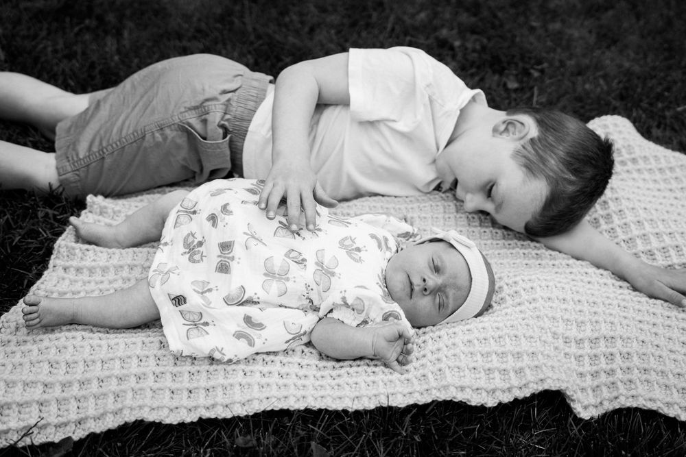 At home candid family portrait session in Illinois.