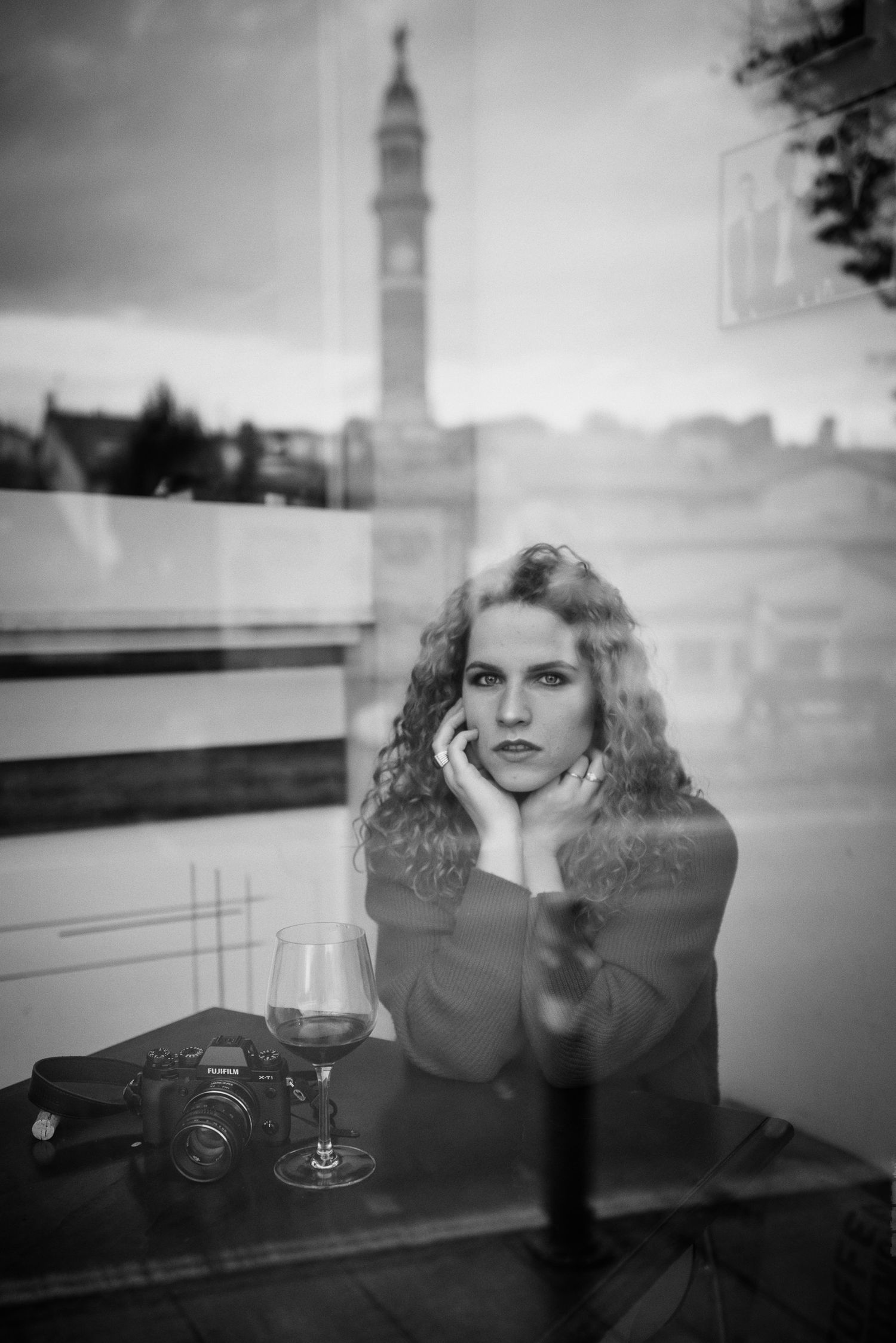Ritratto in bianco e nero , parte del progetto fotografico "Through The Never", caratterizzato da un'estetica espressiva, e un forte impatto
