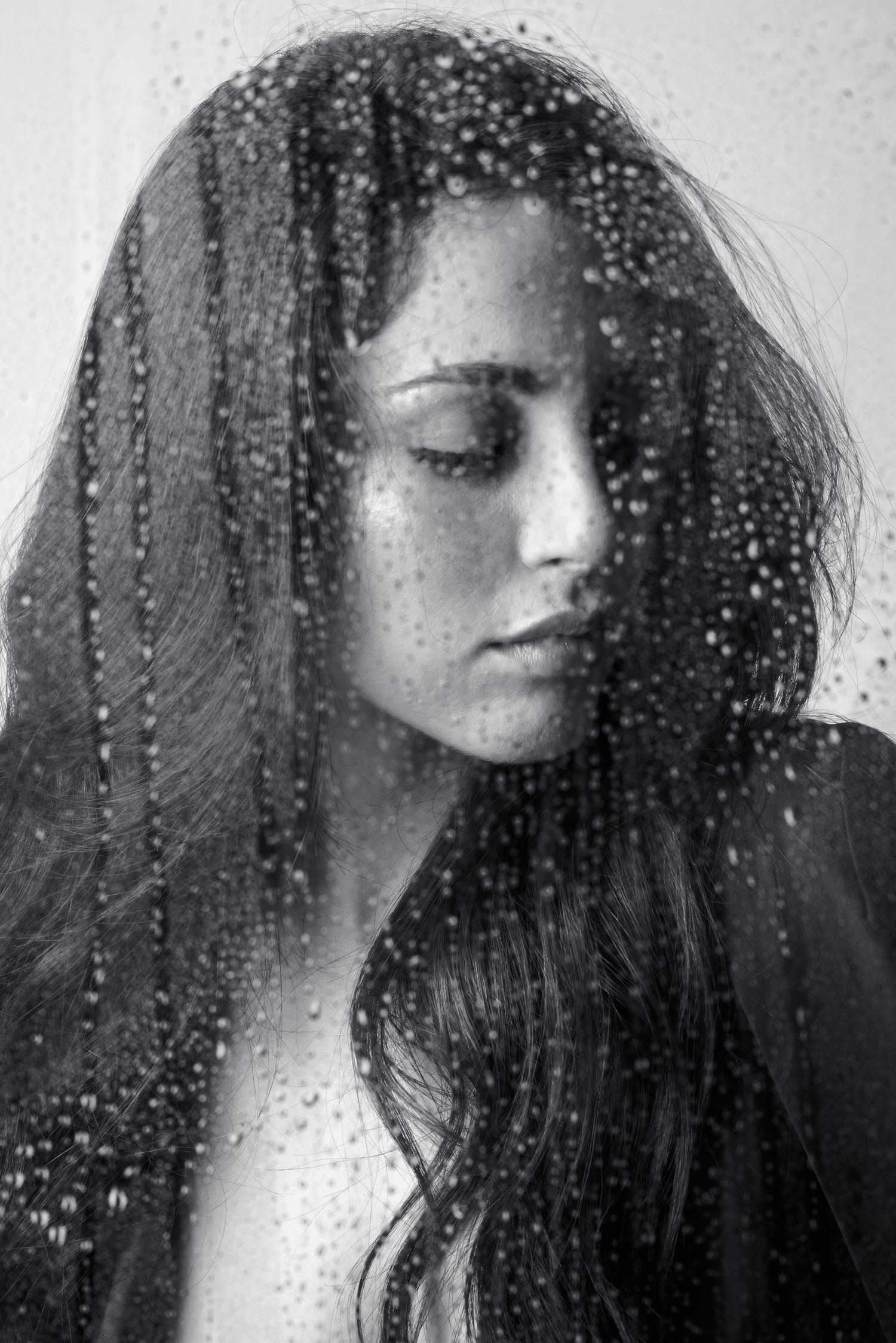 Ritratto in bianco e nero , parte del progetto fotografico "Through The Never", caratterizzato da un'estetica espressiva, e un forte impatto