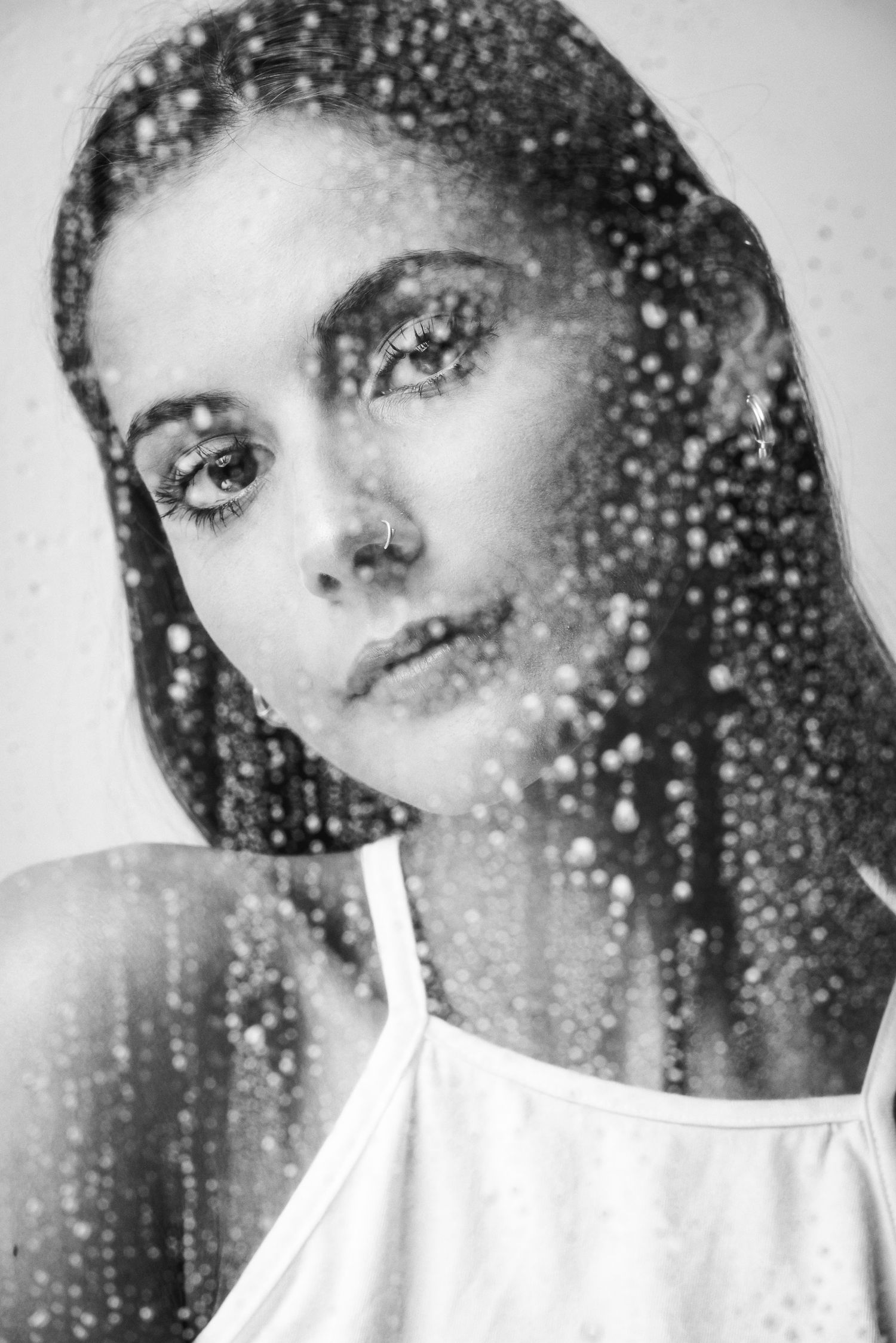 Ritratto in bianco e nero , parte del progetto fotografico "Through The Never", caratterizzato da un'estetica espressiva, e un forte impatto