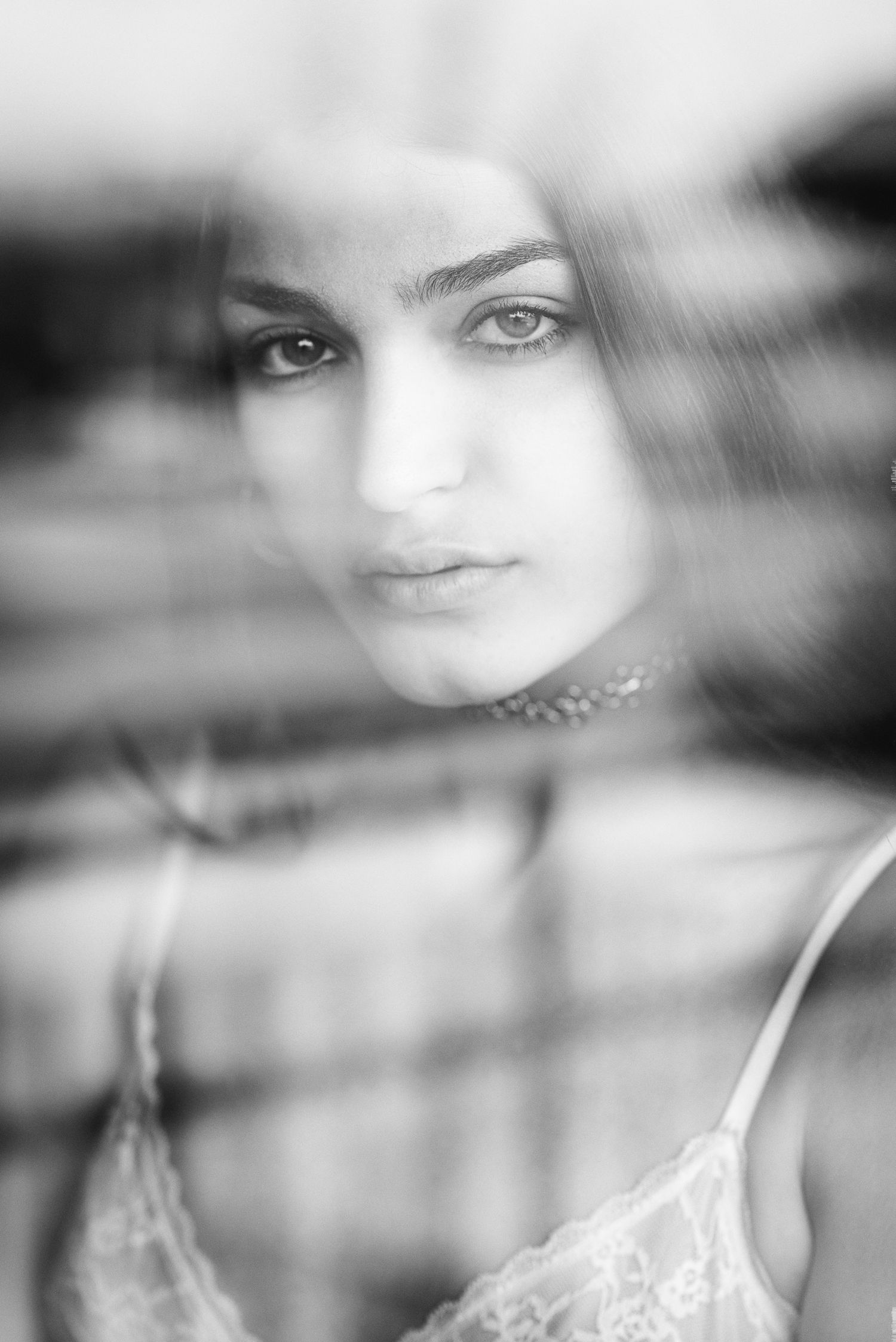 Ritratto in bianco e nero , parte del progetto fotografico "Through The Never", caratterizzato da un'estetica espressiva, e un forte impatto