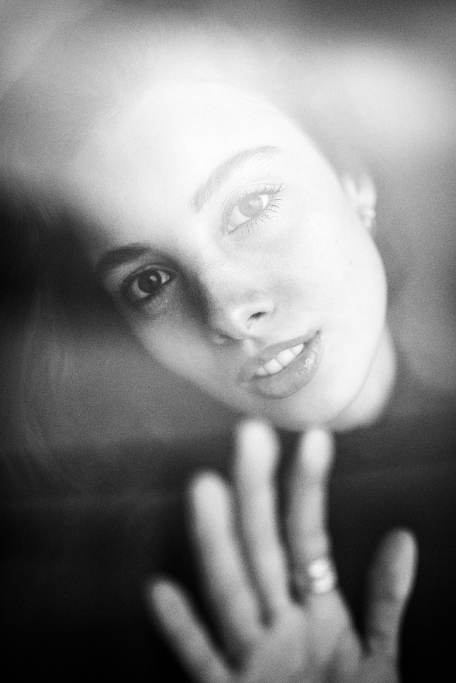 Ritratto in bianco e nero , parte del progetto fotografico "Through The Never", caratterizzato da un'estetica espressiva, e un forte impatto