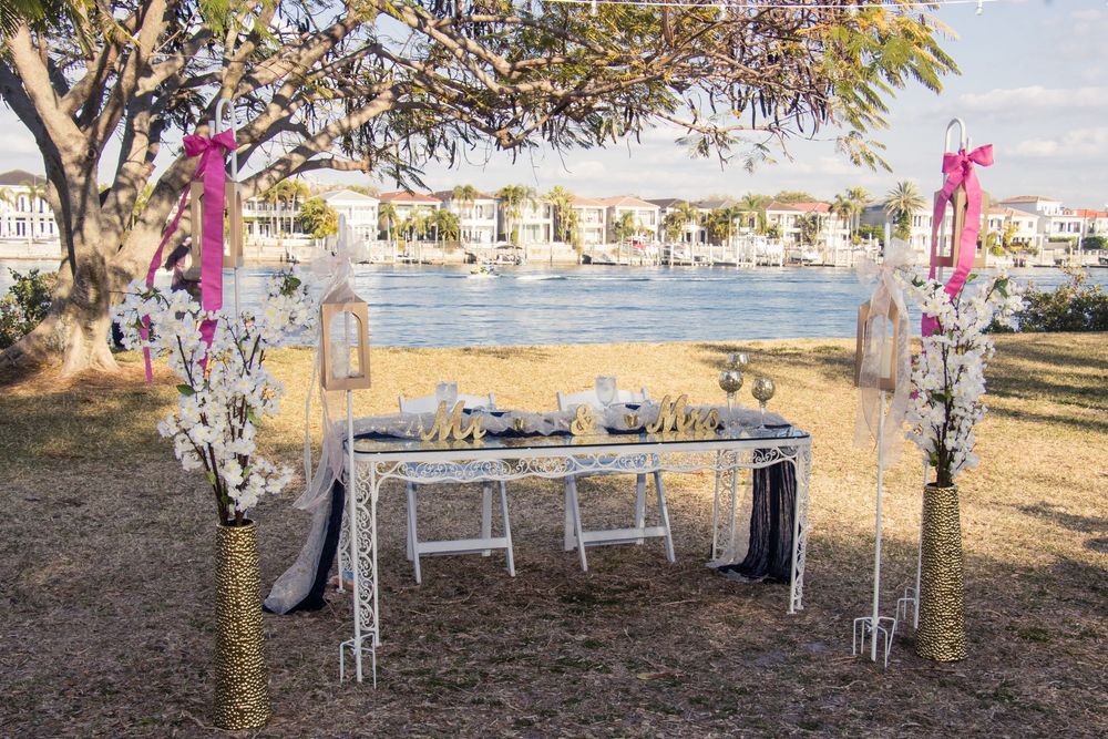 Editorial style weddings at Davis Islands, Tampa, Florida. Destination wedding in Tampa, Clearwater, St Pete, Sarasota, Naples, Florida