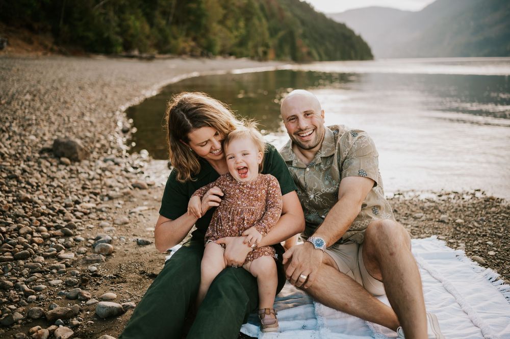 Comox Valley Photographer Portraits at Comox Lake in Cumberland, Vancouver Island. Casual and candid family photos tickling baby