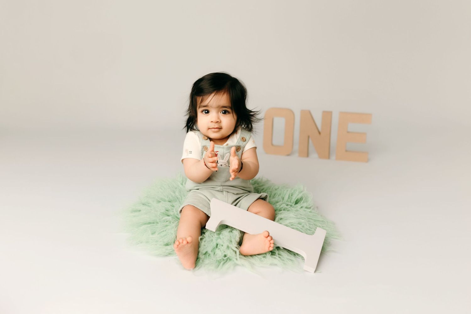 baby photographer victoria bc, first birthday photographer victoria bc, photographer victoria bc, kids photographer langford bc, cake smash