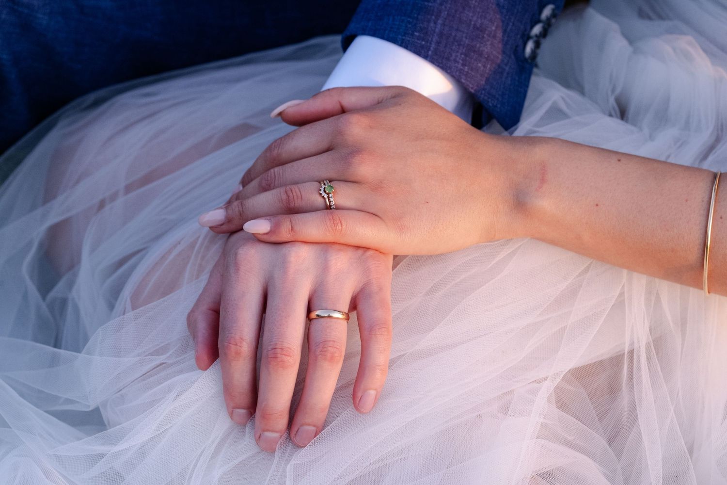 Photographe de mariage et session d'engagement du couple entre Nîmes, Montpellier, Aubenas, Avignon et Uzès.